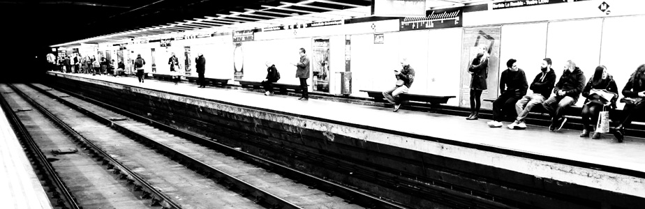 foto in bianco e nero stazione ferroviaria